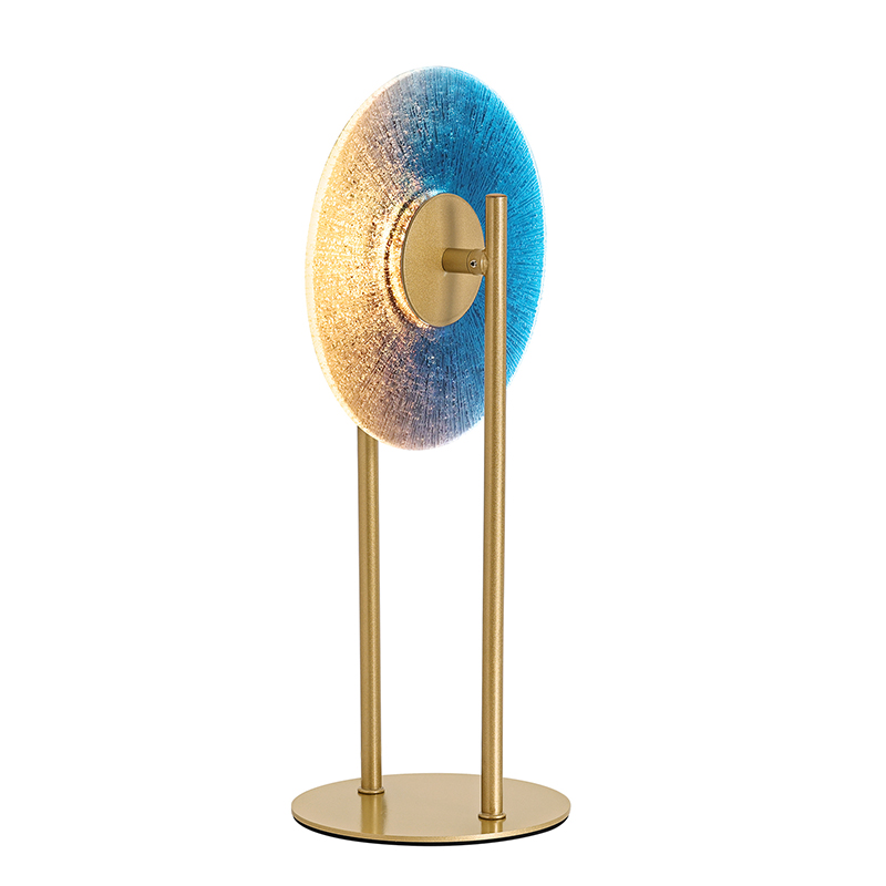 Mensa lucerna miscet versatile functionality